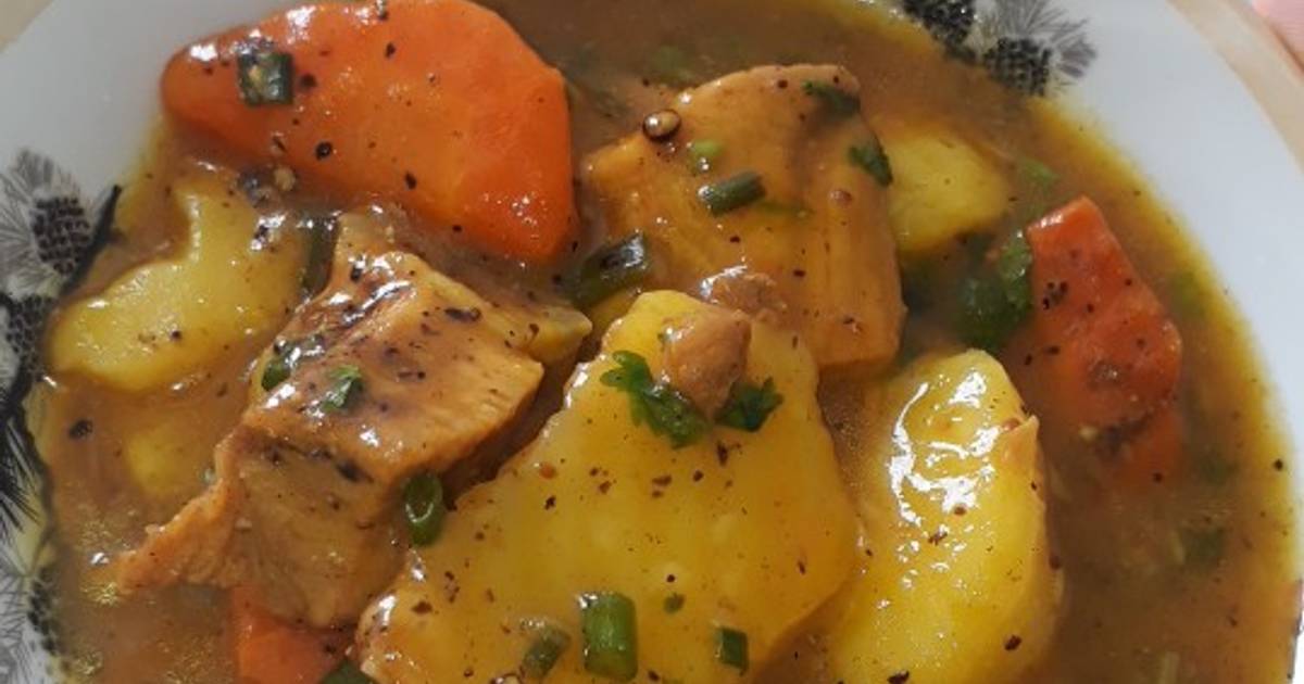 Bò kho ăn kèm bánh mì mini