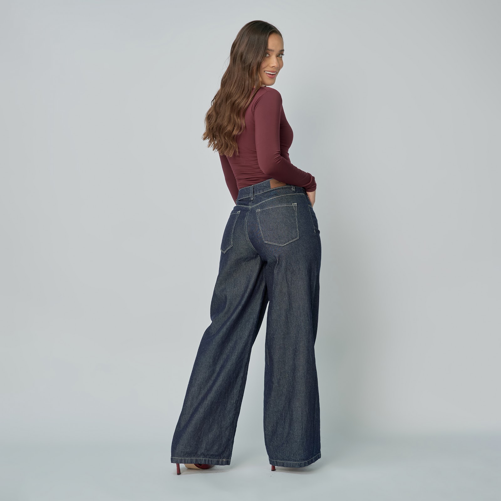 Jean dama Wide Leg tiro alto rígido, color Azul Raw - Vista 6