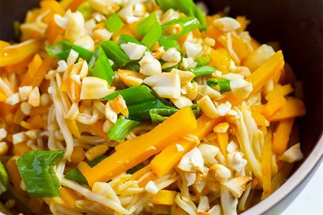 Salad Nấm Kim Châm Bí Đỏ