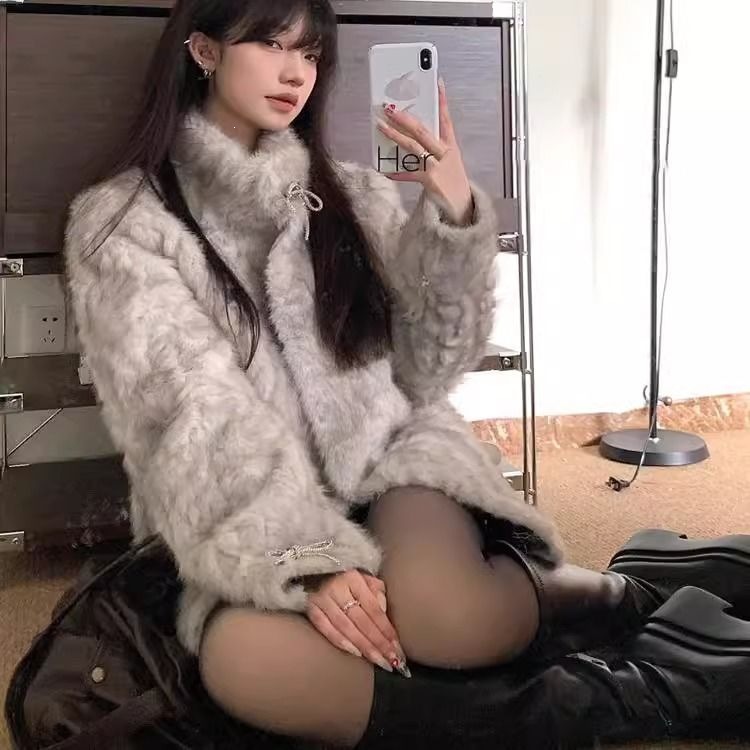 Teddy coat with standing collar, lined