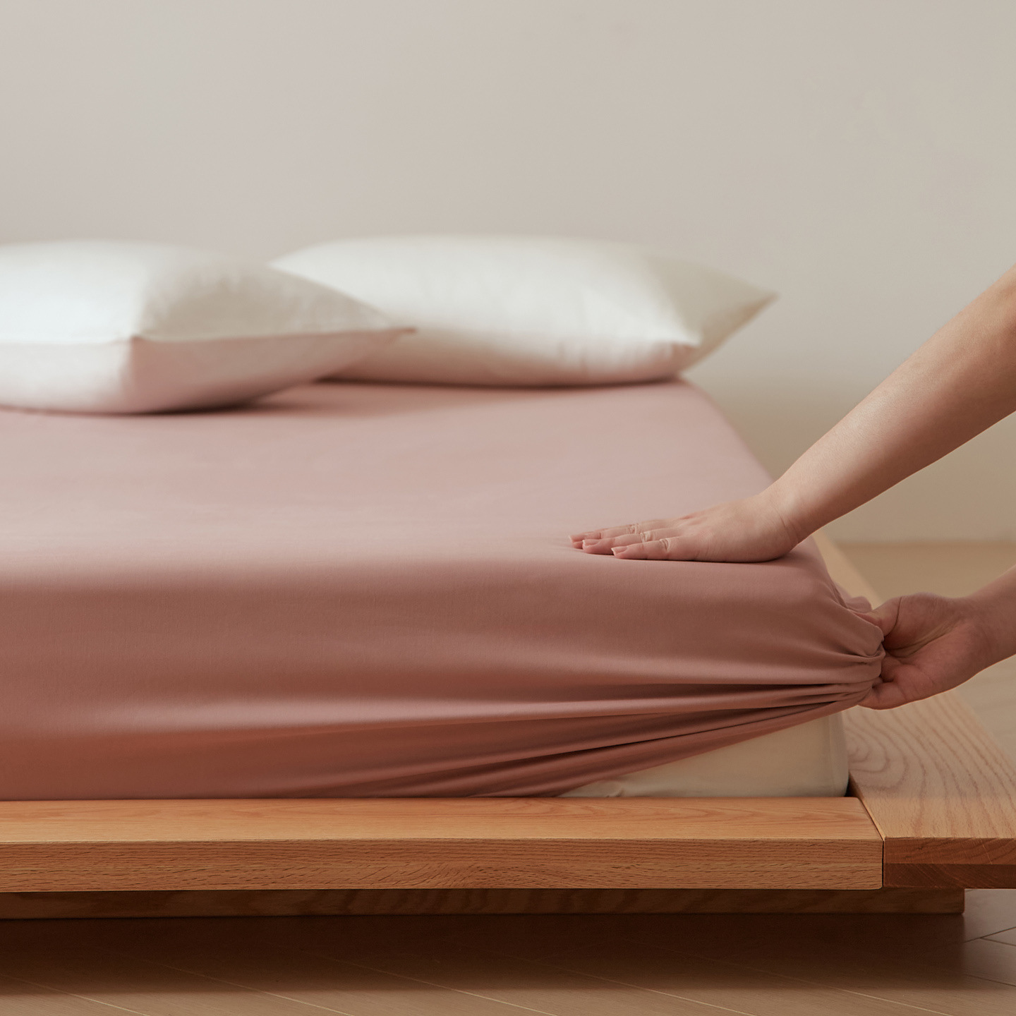 Fitted sheet made of brushed cotton, 360-degree fit