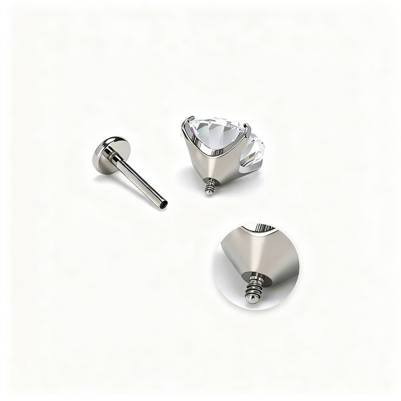 Ohrstecker aus Titanlegierung mit Zirkonia, Schraubverschluss