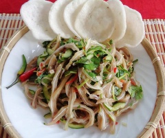 Nêm nếm lại cho vừa ăn. Sau đó cho gỏi dưa leo tai heo ra đĩa và thưởng thức nhé!