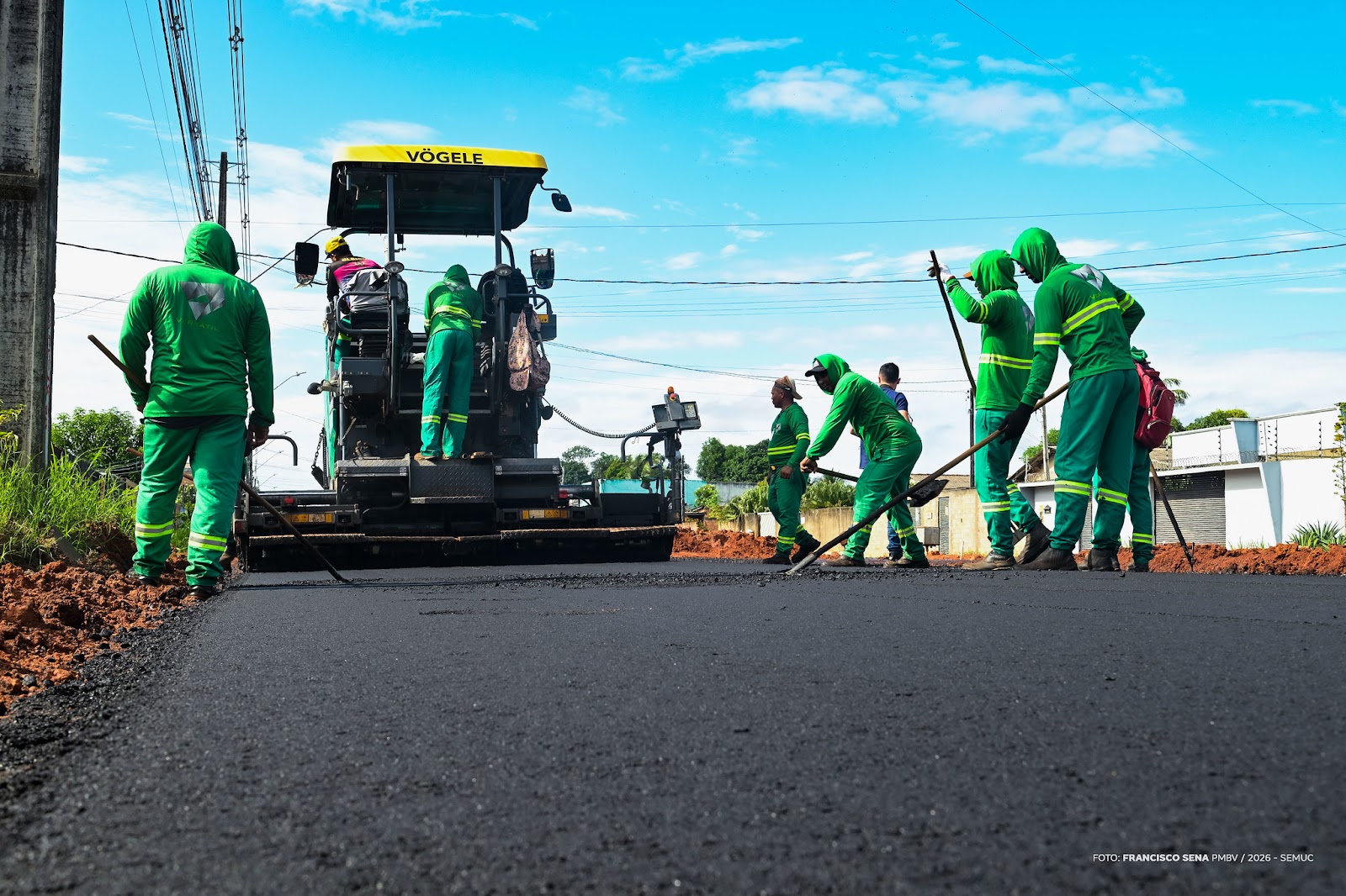 Vista da Avenida Rio São Francisco após obras de urbanização, calçadas e drenagem para infraestrutura em Boa Vista.