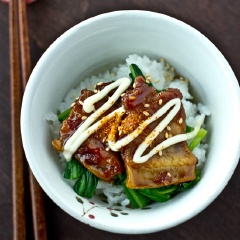 Vậy là hoàn thành rồi đấy, bạn cho ra ngoài thưởng thức cùng cơm trắng nha. Thịt heo chiên mật ong rất đơn giản, thơm ngon với lớp gia vị đậm đà, hấp dẫn khó lòng cưỡng lại. Bạn còn chờ gì mà không thử ngay công thức nào.