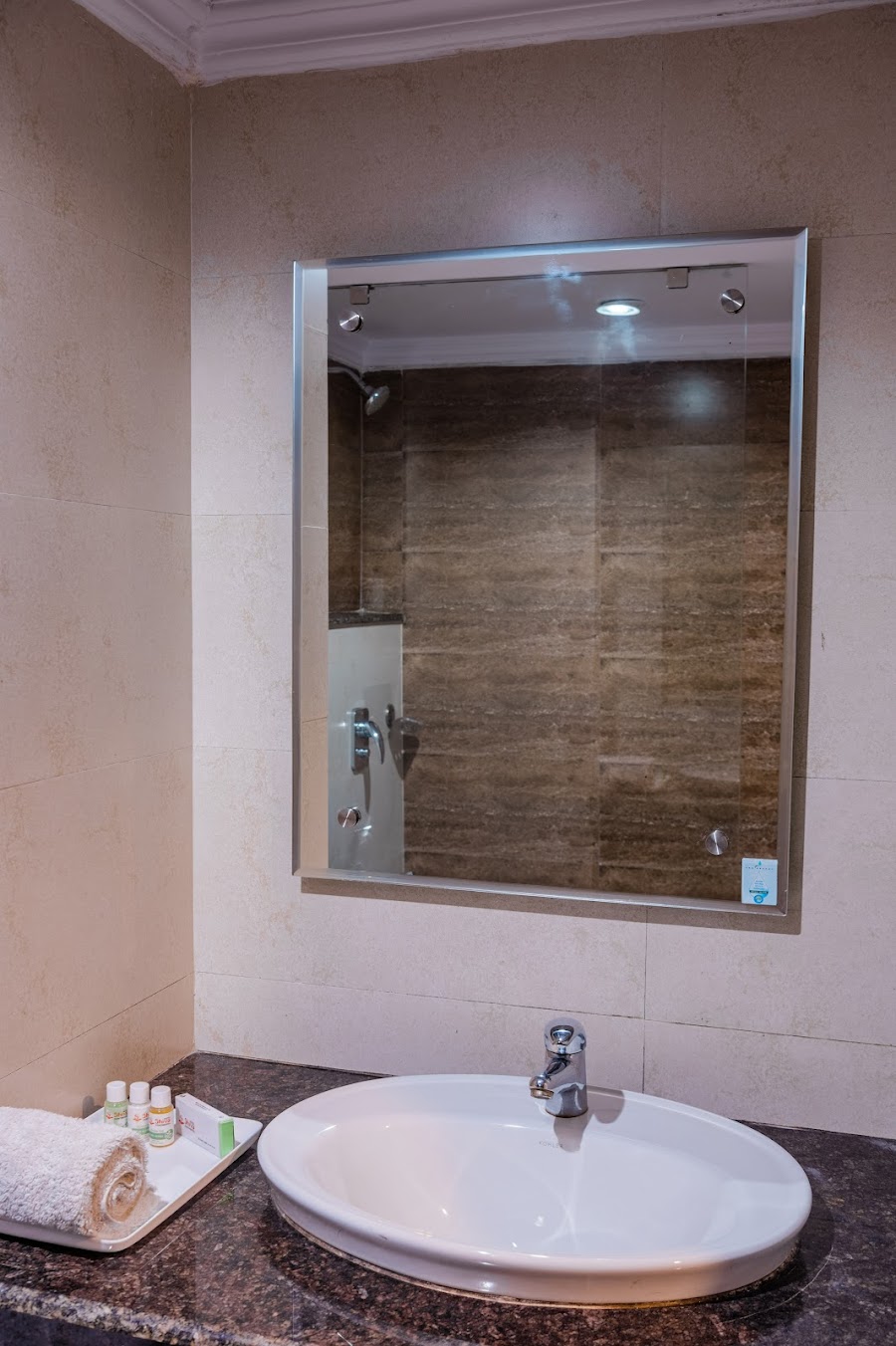 Deluxe With Balcony (Non-View) — Hotel Shiva Continental Mussoorie, photo 2