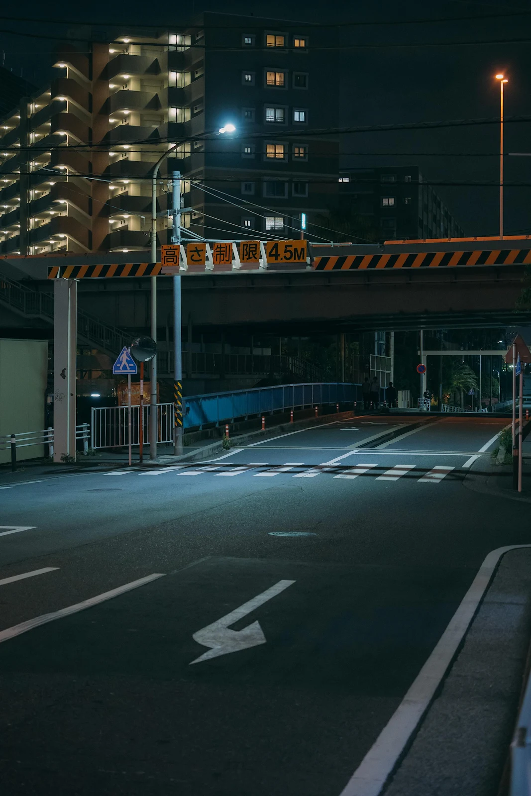Quiet Japanese City Street At Night - Urban Streetscape 2K iPhone Wallpaper (2000x3000)