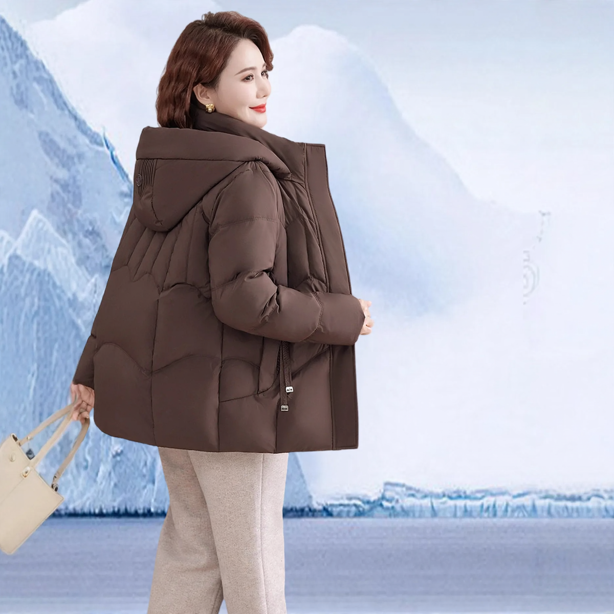Short ladies' down jacket with goose down
