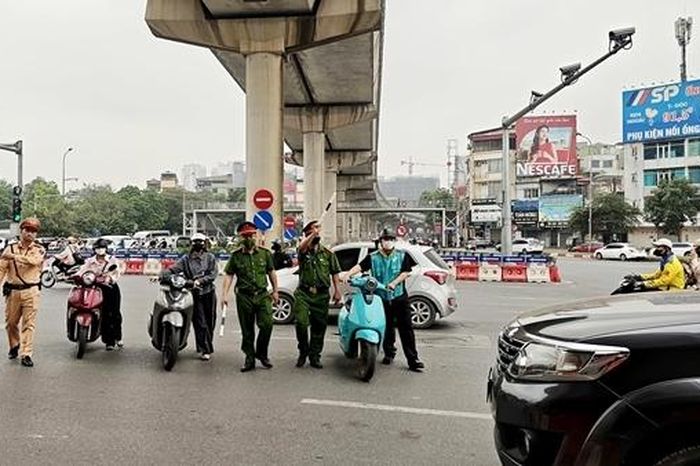 Chạy xe máy ngược chiều, thói quen xấu không thể biện minh - Báo Công An Nhân Dân