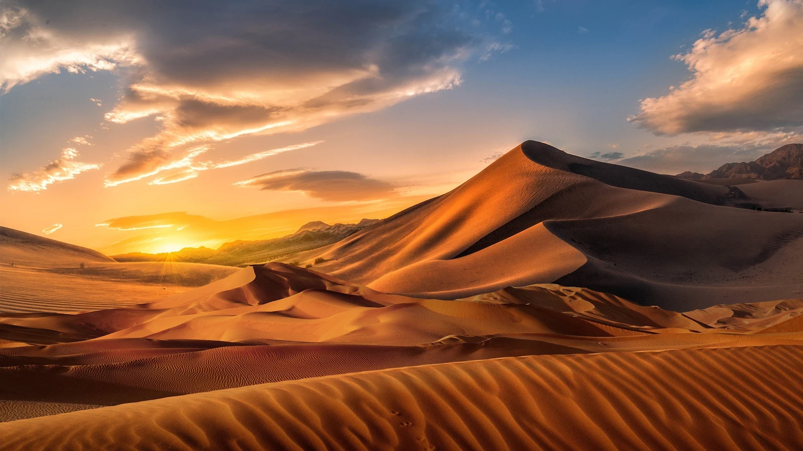 A Stunning Desert, Landscape, Sky, Clouds, Sunset 4K Desktop and Mobile Wallpaper Background (3840x2160)