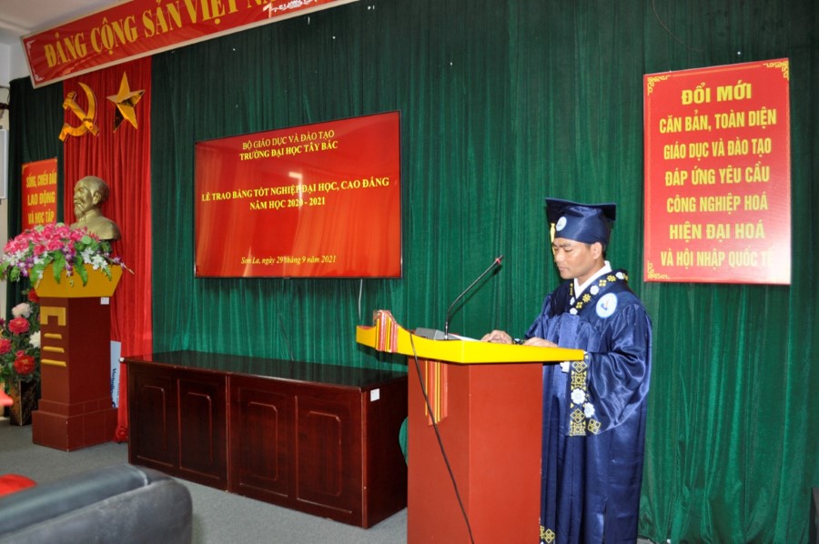 Trường Đại học Tây Bắc trao bằng tốt nghiệp đại học, cao đẳng đợt 03 năm học 2020 - 2021