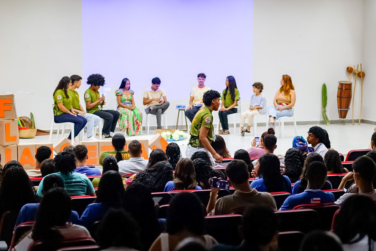 Registro de atividade educativa e cultural em Mairi