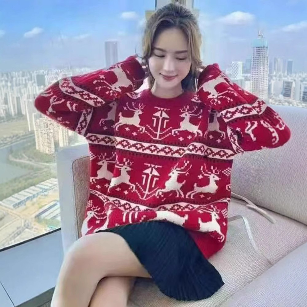 Women's Christmas sweater with reindeer motif, round neck
