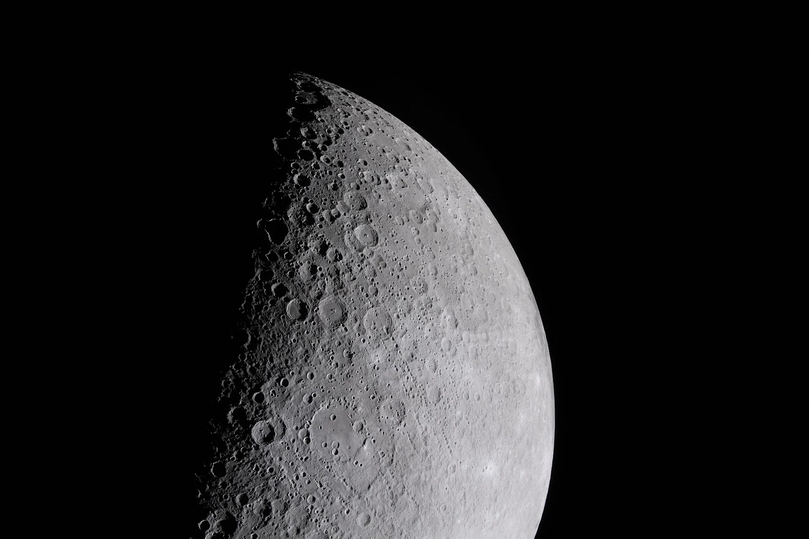 Detailed Surface of the Moon - Space Photography 5K Wallpaper (5297x3531)