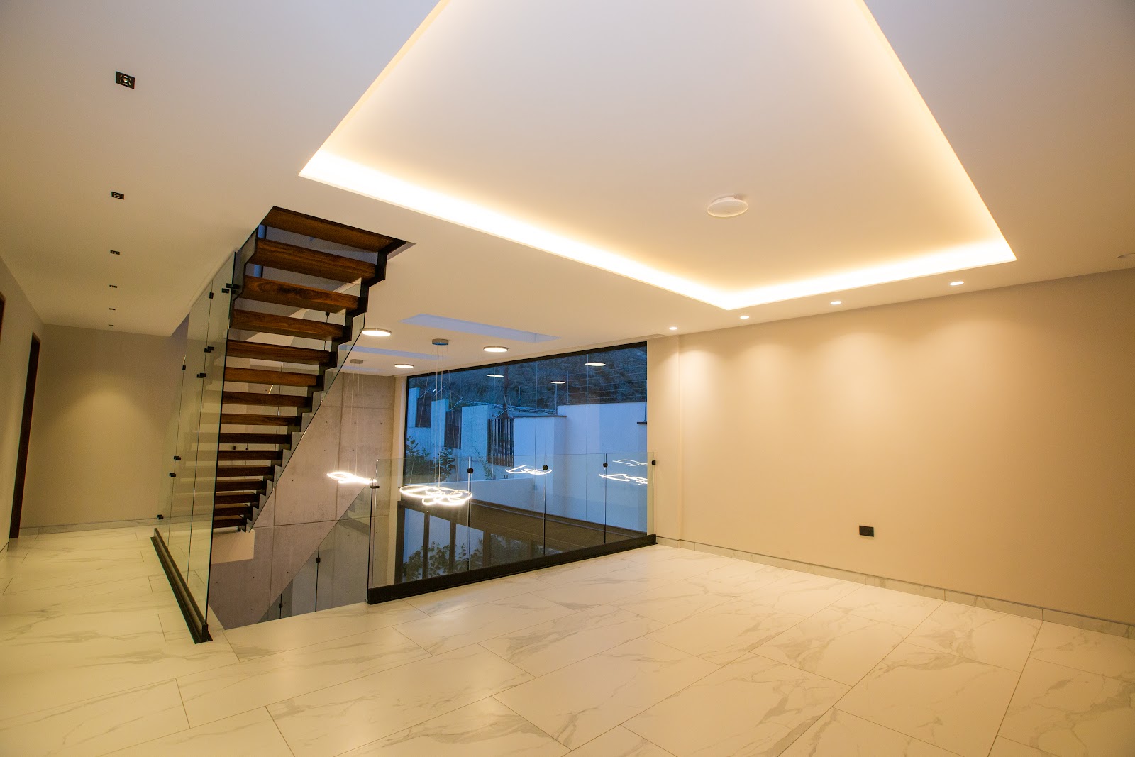 Ventanal de piso a techo residencia Bosque Real