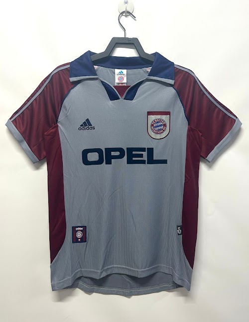 Equipación de visitante del Bayern 1998-99.jpg