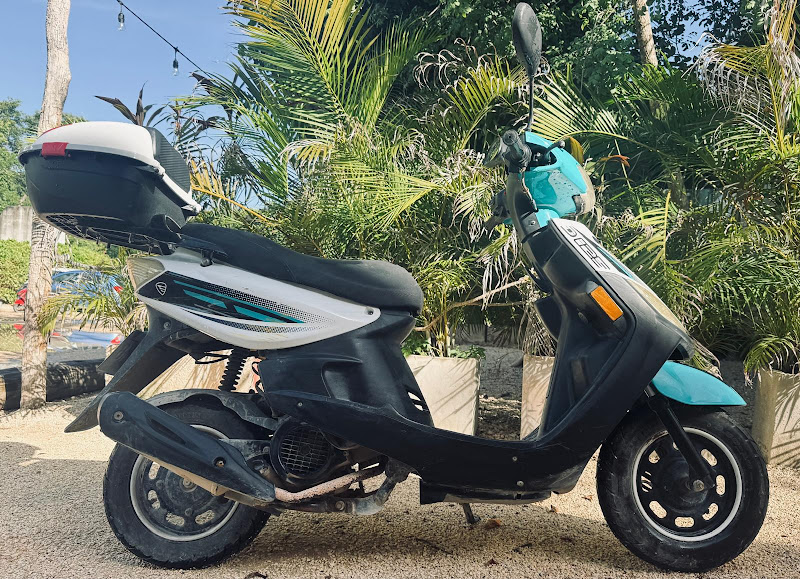 Black scooter Tulum