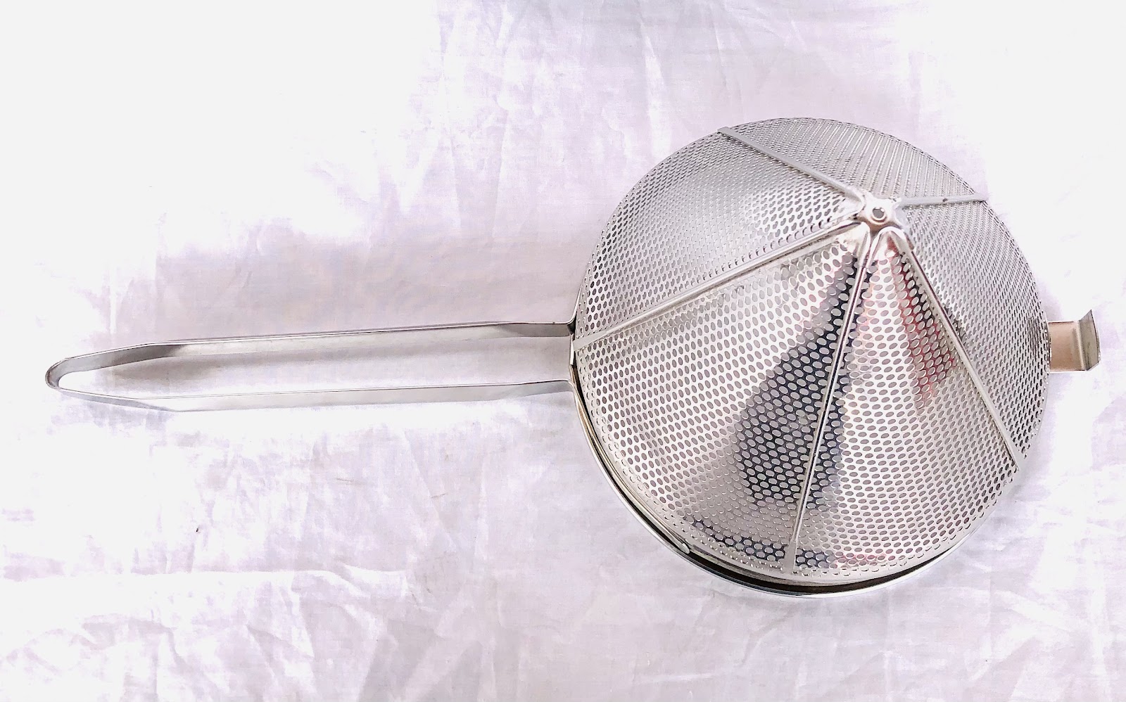 Photo 3 of 20cm Stainless Sieve with Handle