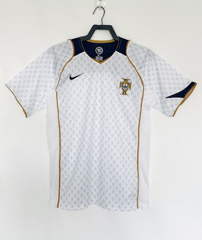 Retro 2004 Portugal Visitante @lumorasports.jpeg