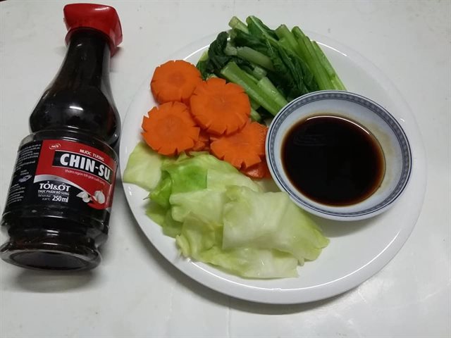 Rau Củ Luộc Chấm Nước Tương Tỏi Ớt Chinsu