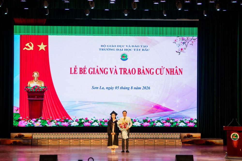 Trường Đại học Tây Bắc tổ chức Lễ Bế giảng và Trao bằng cử nhân cho khóa học 2022–2026