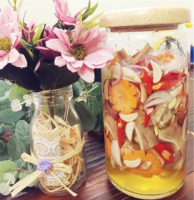 Tai Heo Chua Ngọt Giòn Giòn