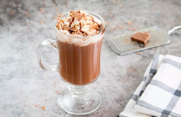 Cóctel de chocolate caliente para adultos