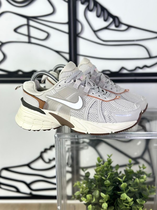 Nike V2K Run Gris Marrón