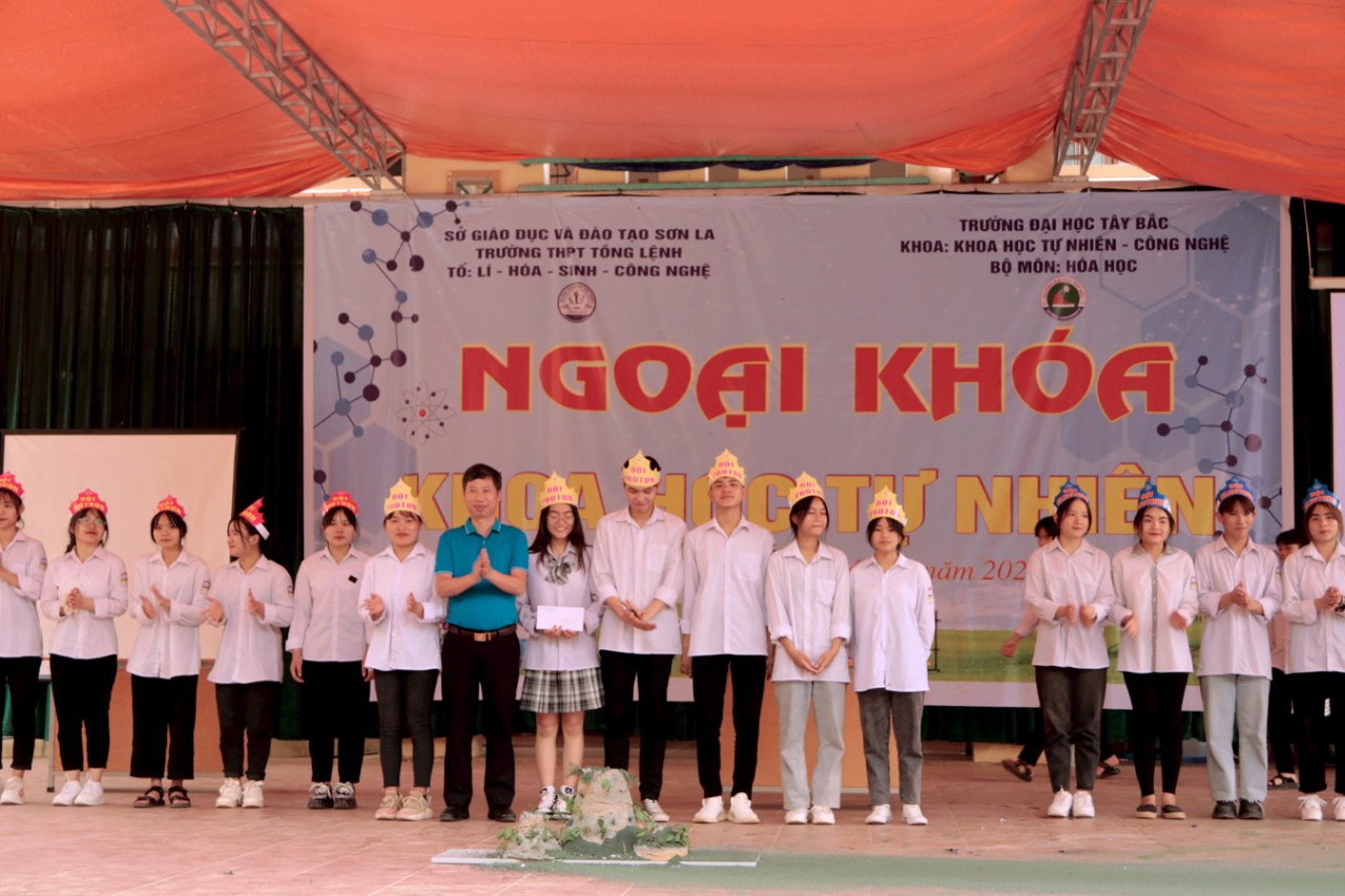 Bộ môn Hóa học tổ chức Chương trình ngoại khóa Khoa học tự nhiên tại Trường THPT Tông Lệnh