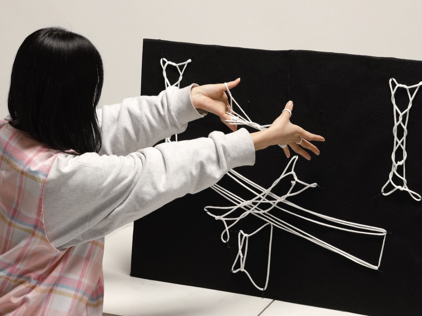 物体検出とインタラクティブな映像投影を用いたあやとりストーリーテリングの提案