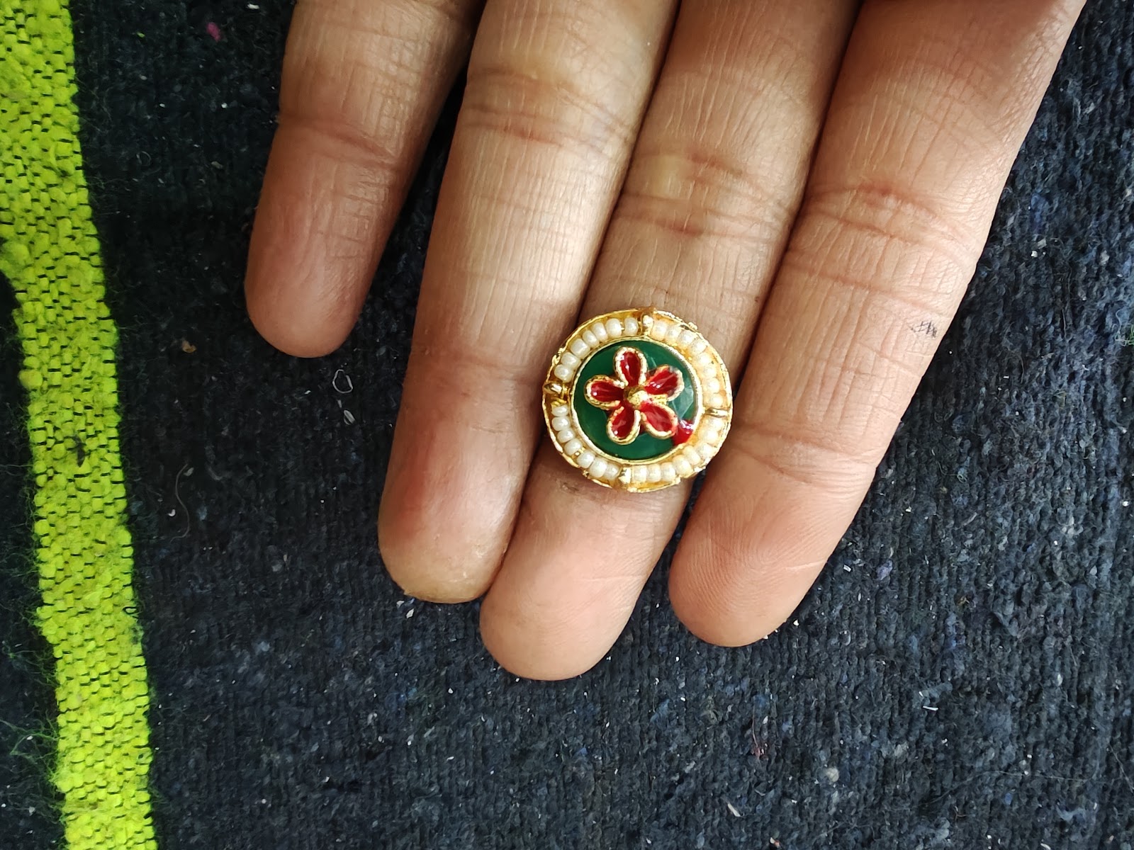 B45-Round green meena