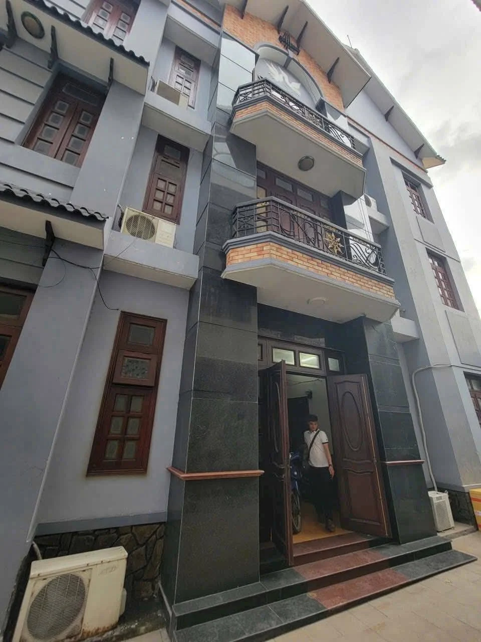 Bán biệt thự 10x20m, 2 lầu, hẻm 1028 Tân Kỳ Tân Quý, quận Bình Tân