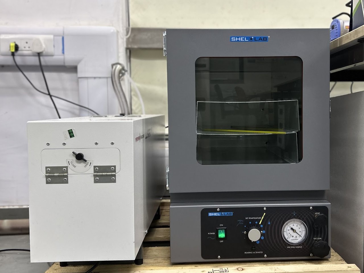 Vacuum oven (SHEL LAB, SVAC2E)