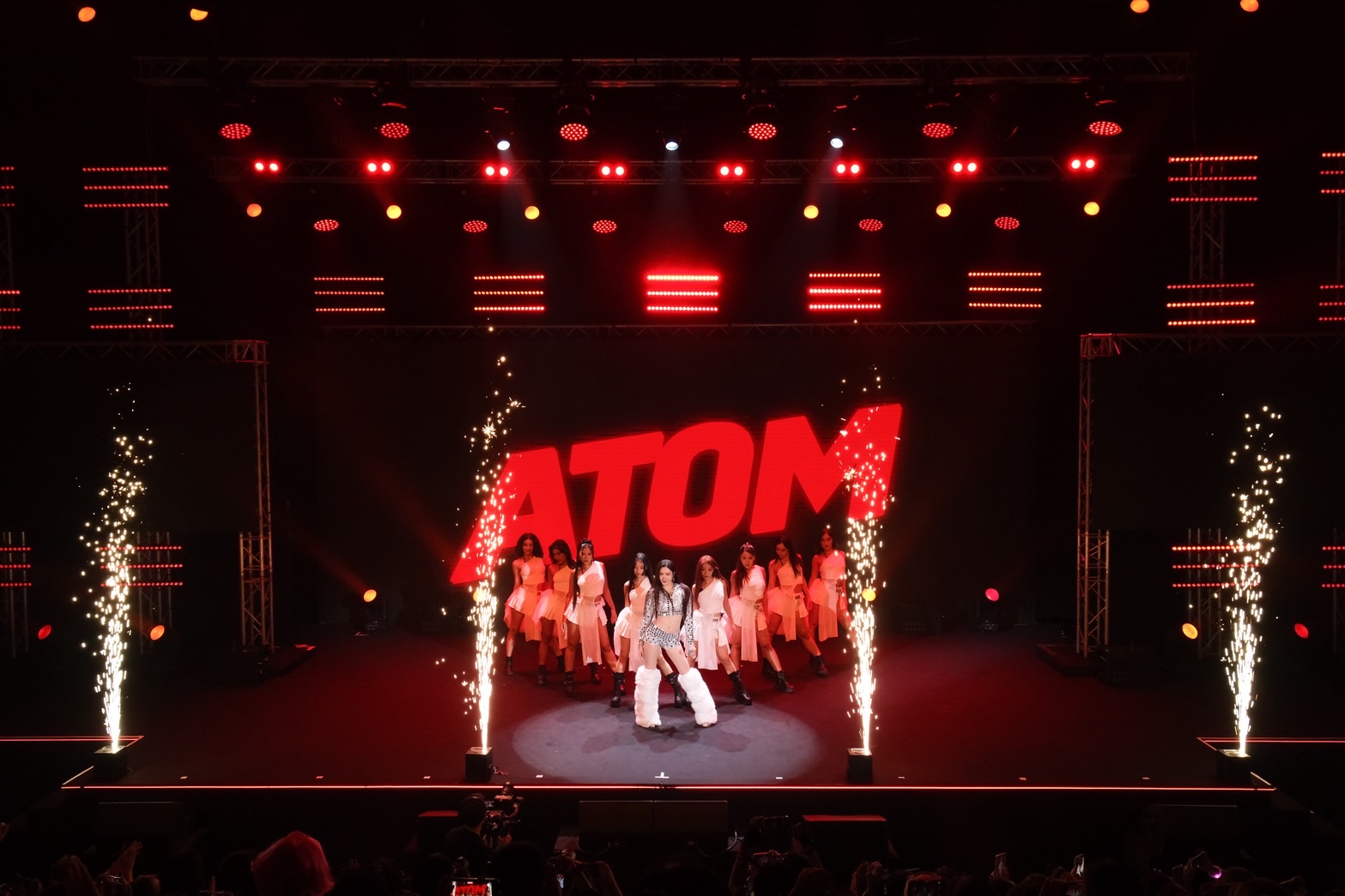 อะตอม - ปริยะ จัดงาน ATOM PARIYA BIRTHDAY PARTY 2026 “SLAY DOWN” เบิร์ดเดย์ อายุ 25 ปี กับเวอร์ชั่นที่ดีที่สุด!!! ภาพที่ 7