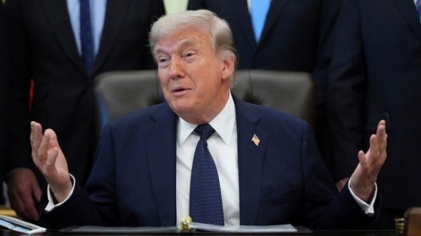 Trump đe dọa phóng 1.000 tên lửa vào Iran