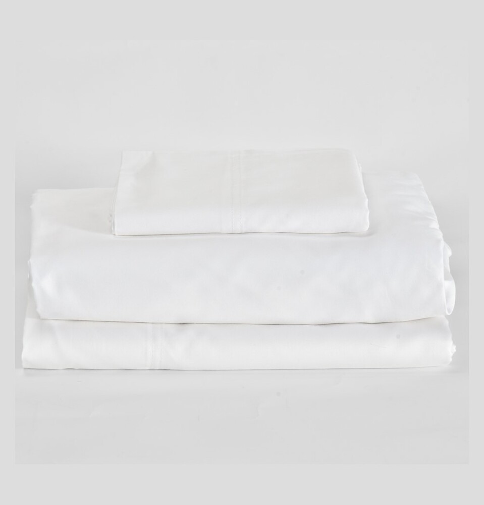 Set de sábanas king de algodón Home & More™ de 500 hilos diseño liso color blanco
