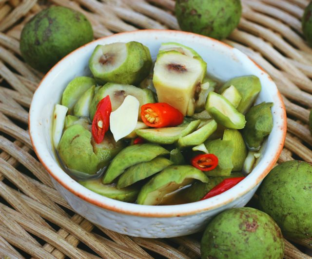 Sấu Ngâm Mắm Ớt Tỏi