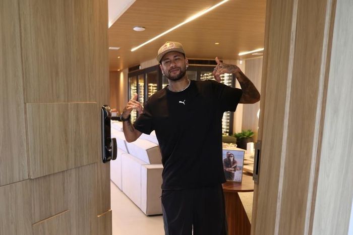 Neymar gây tranh cãi vì ngày đêm chơi poker - Tạp chí Tri thức