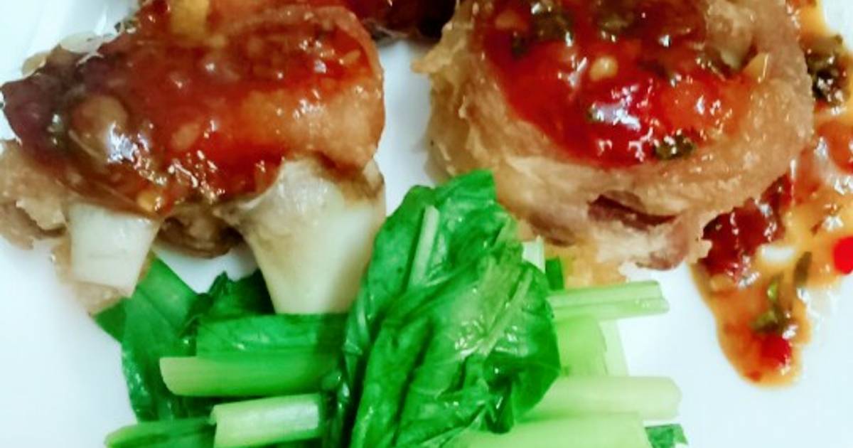 Giò heo chiên giòn sốt thái & cải bẹ xanh hấp cách thủy