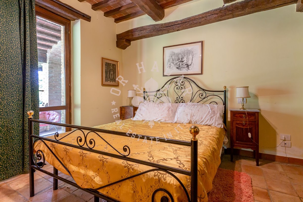 הבית מאחורי הגבעה (Il Casale dietro la Collina) — 32