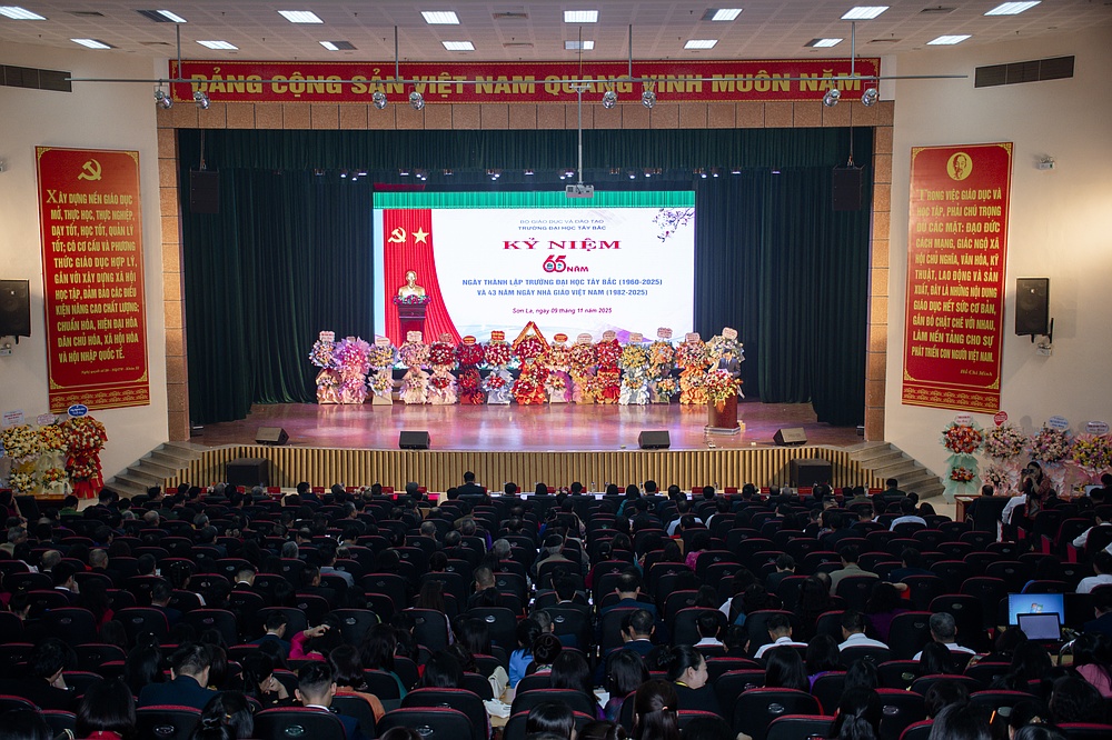 Hân hoan trong ngày hội Kỷ niệm 65 năm Ngày thành lập Trường Đại học Tây Bắc (1960 - 2025) và 43 năm Ngày Nhà giáo Việt Nam (1982 - 2025)