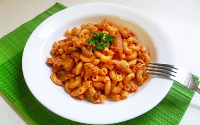 Nui Gà Sốt Cà Chua