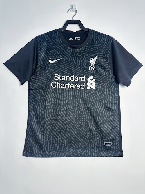 Equipación de portero negra del Liverpool 2020-21.jpeg
