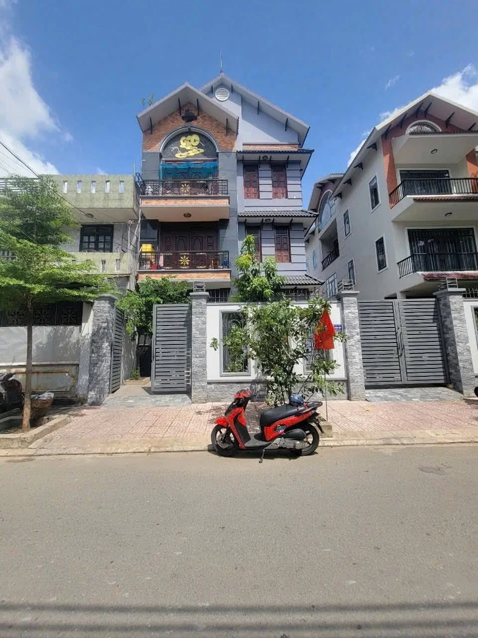 Bán biệt thự 10x20m, 2 lầu, hẻm 1028 Tân Kỳ Tân Quý, quận Bình Tân