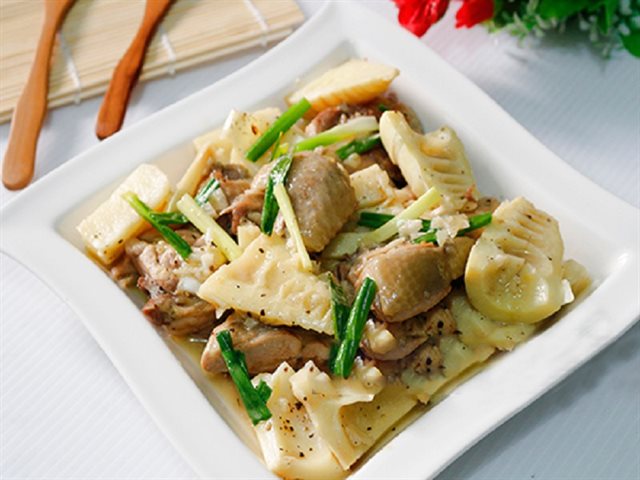 Gà Kho Măng Non
