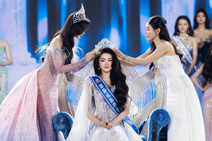 50% thí sinh và 100% giám khảo đồng thuận chọn Phương Oanh là Miss World Vietnam 2025 - Báo Xây Dựng