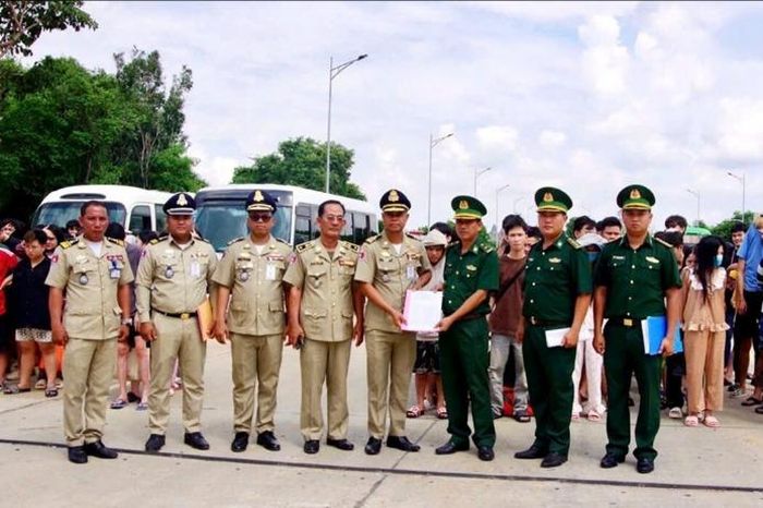Tiếp nhận 127 công dân Việt Nam do lực lượng chức năng Campuchia trao trả - Đài Phát thanh và truyền hình Hà Nội