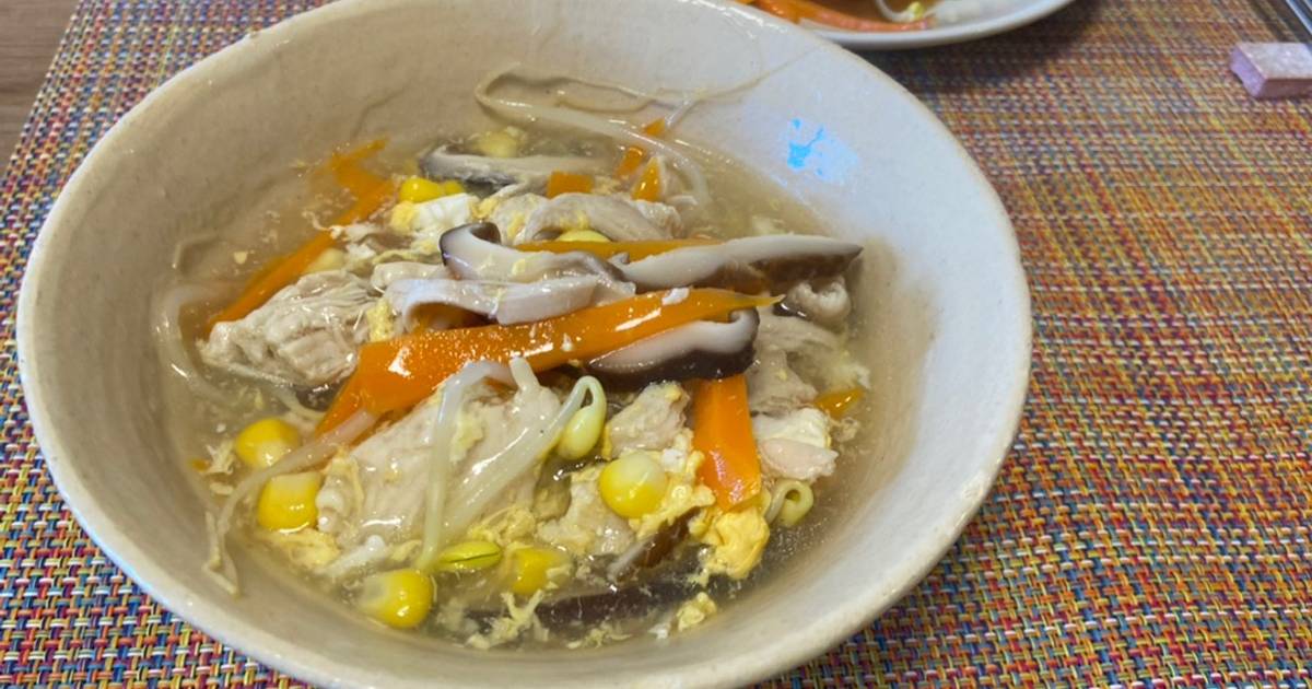 Súp ức gà với các loại rau (Chicken soup with vegetables)