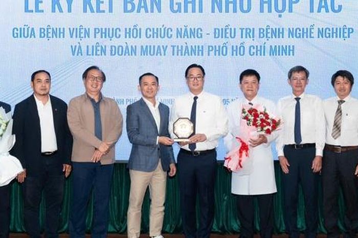 Liên đoàn Muay TP HCM hợp tác cùng bệnh viện phục hồi chức năng, nâng chuẩn chăm sóc VĐV - Báo Người Lao Động