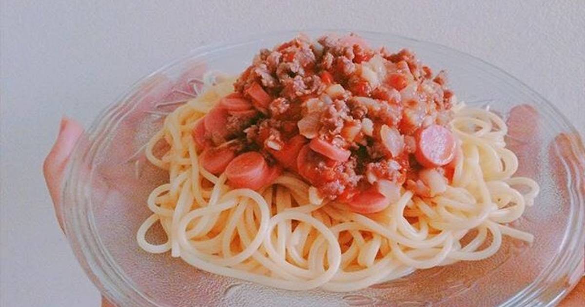 Mỳ ý sốt cà chua thịt bằm xúc xích